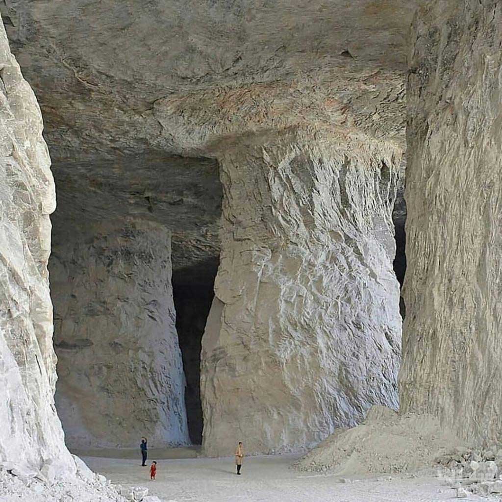 غار نمک گرمسار