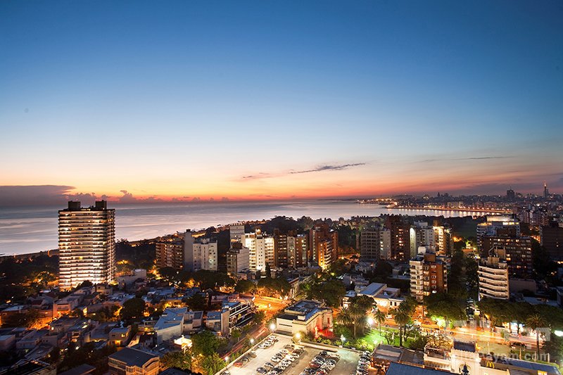 مونته ویدئو، اروگوئه یکی از شهرهای 24 ساعته جهان