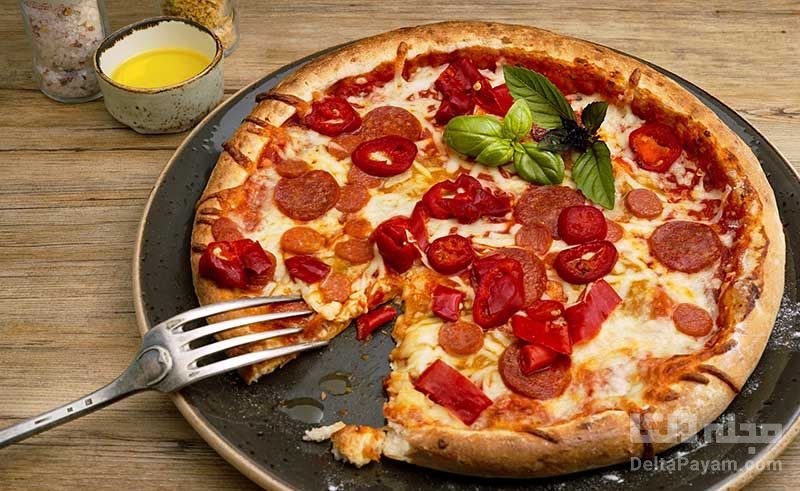 طرز-تهیه-پیتزا-سوسیس-و-قارچ