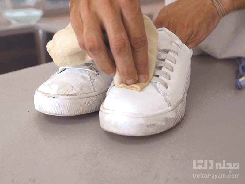 تمیز کردن کفش سفید دستمال
