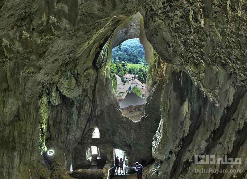 غار پوستوینا