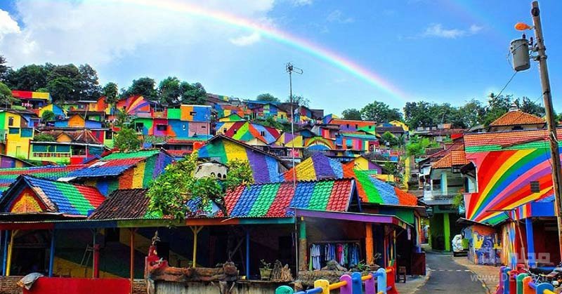 دهکده رنگین کمانی یا کامپونگ پلانگی در اندونزی