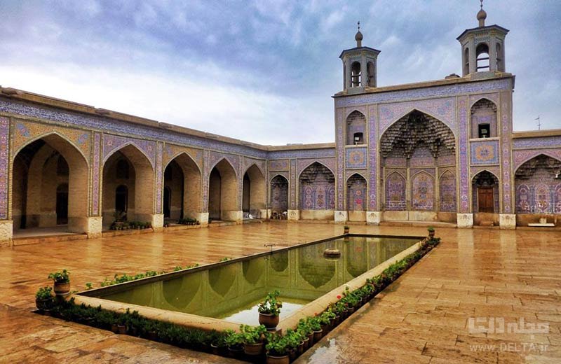 مسجد هزار رنگ نصیرالملک چه ویژگی‌هایی دارد؟