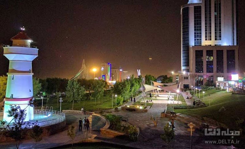 پارک آب و آتش تهران در شب