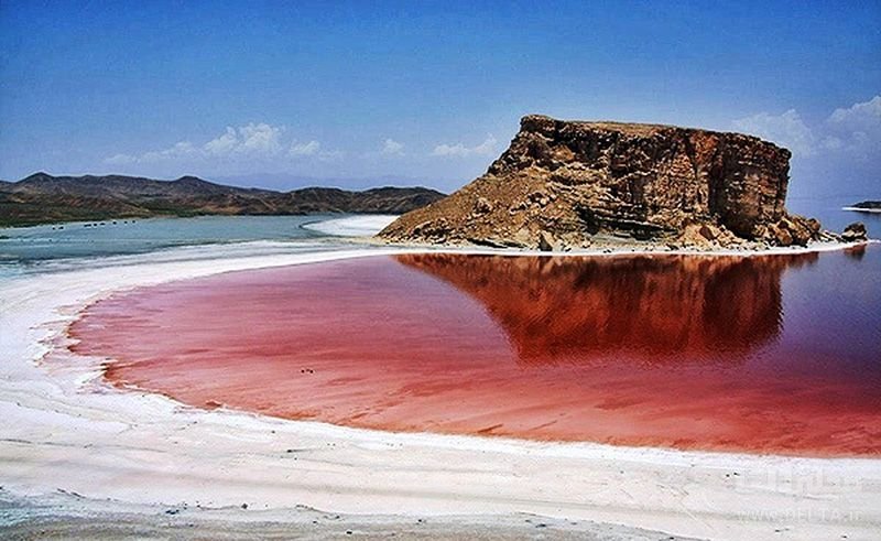 قرمز شدن دریاچه ارومیه