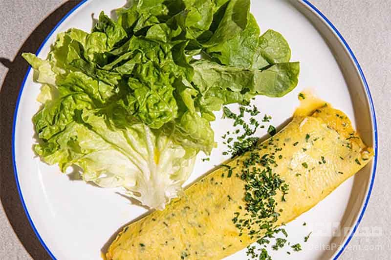 How to make lettuce and cheese omelette 04jpg طرز تهیه املت کاهو یک شام سبک و دلچسب