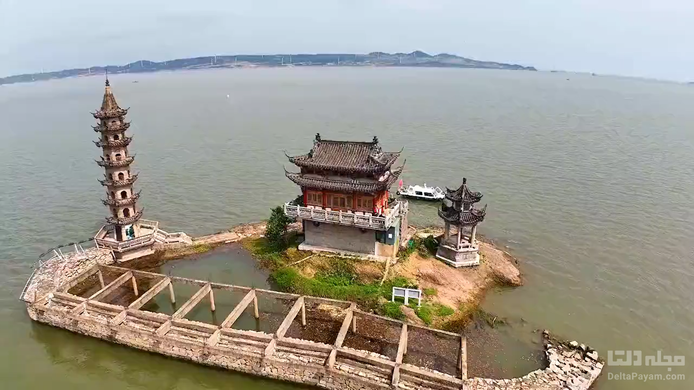 Река янцзы пересохла. Храм в Янцзы. Китайская река Янцзы. Пересохшая река Янцзы. Пересохшая река Янцзы в районе китайского Цзюцзяна.
